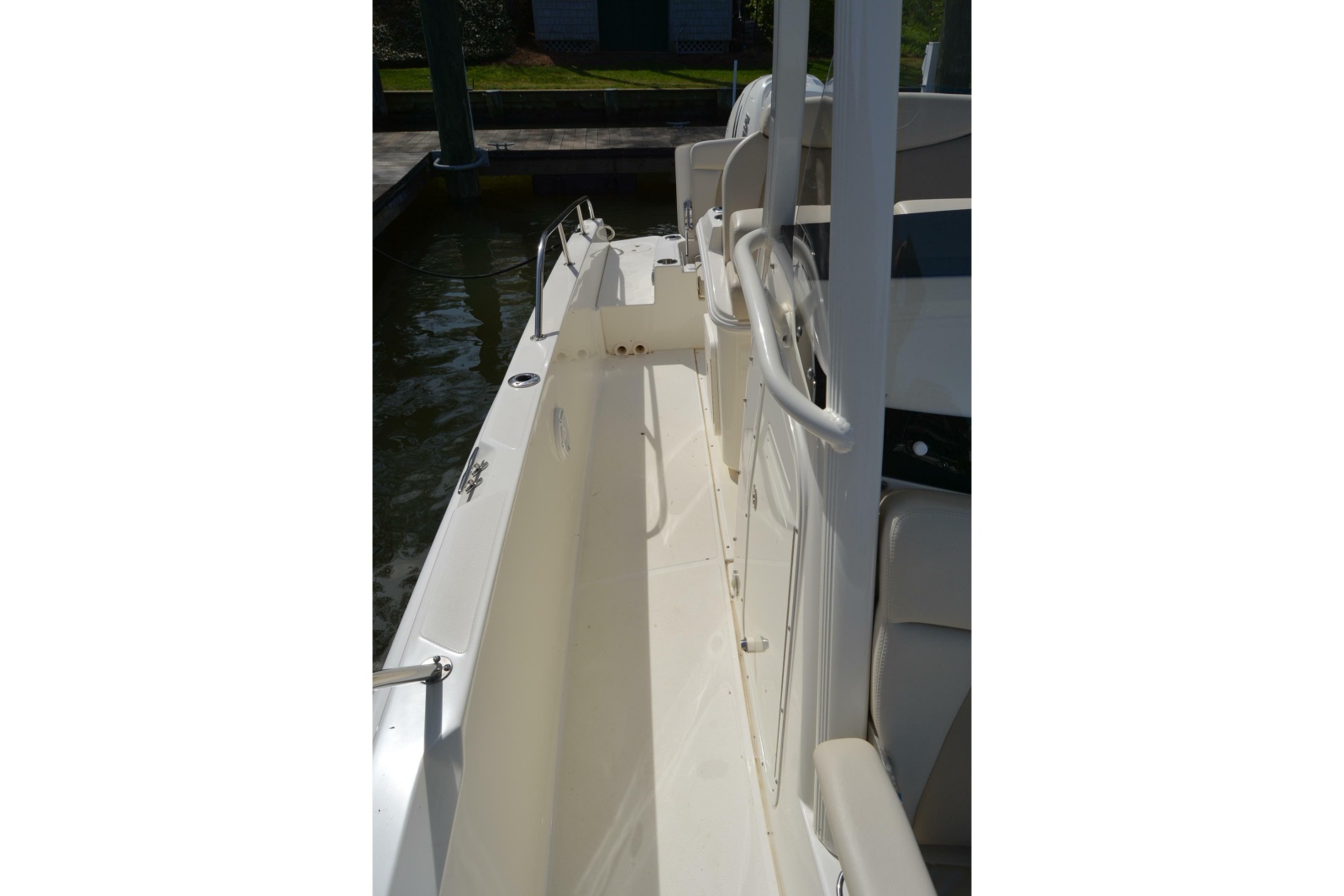27' 2021 Boston Whaler 270 Dauntless