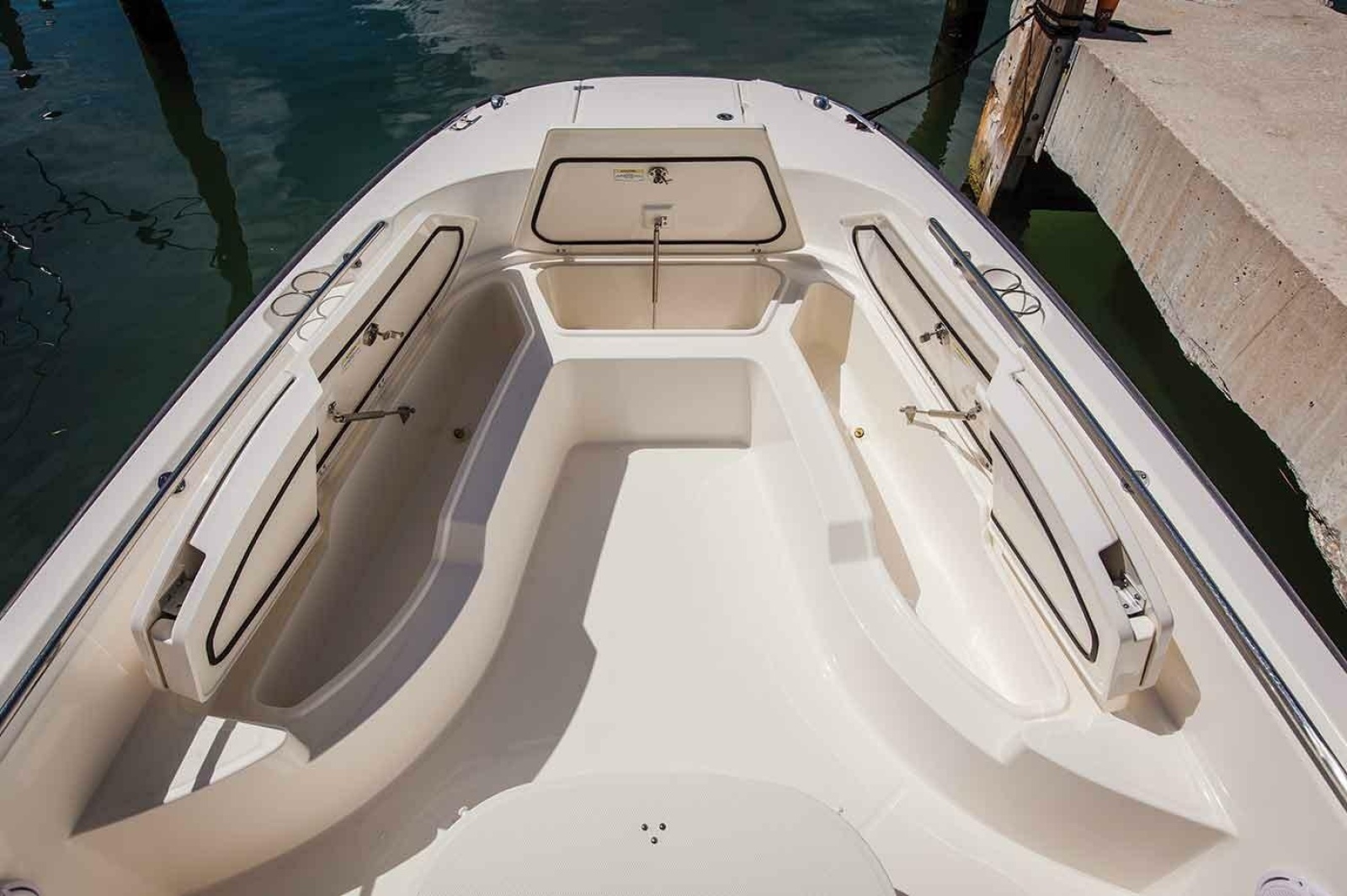 27' 2021 Boston Whaler 270 Dauntless