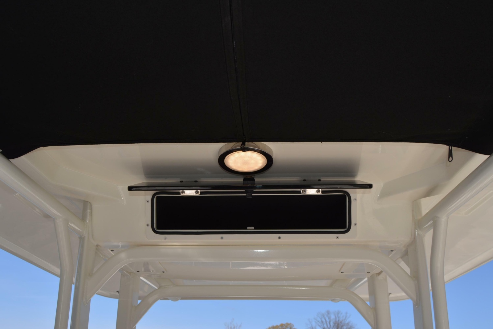 27' 2021 Boston Whaler 270 Dauntless
