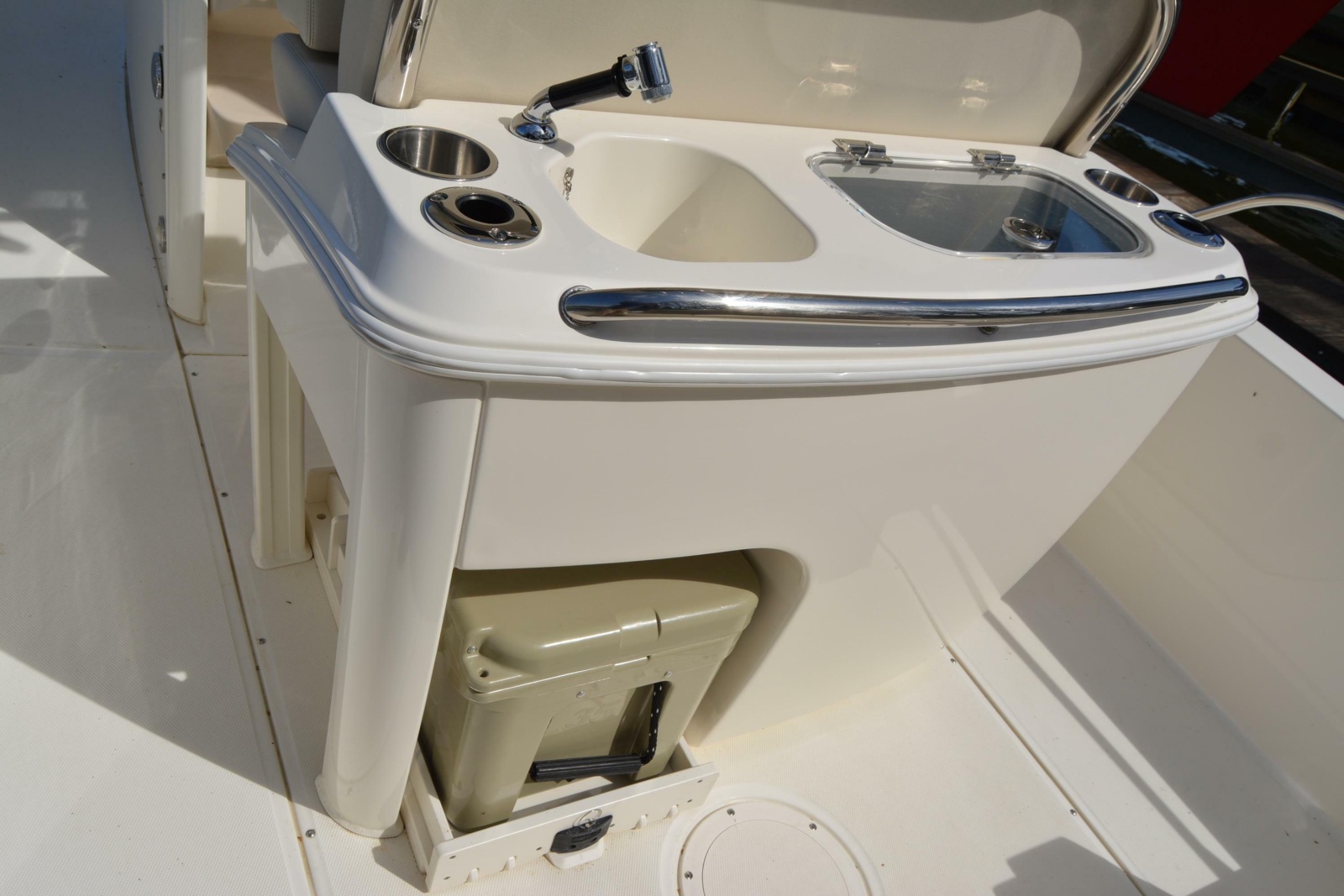 27' 2021 Boston Whaler 270 Dauntless