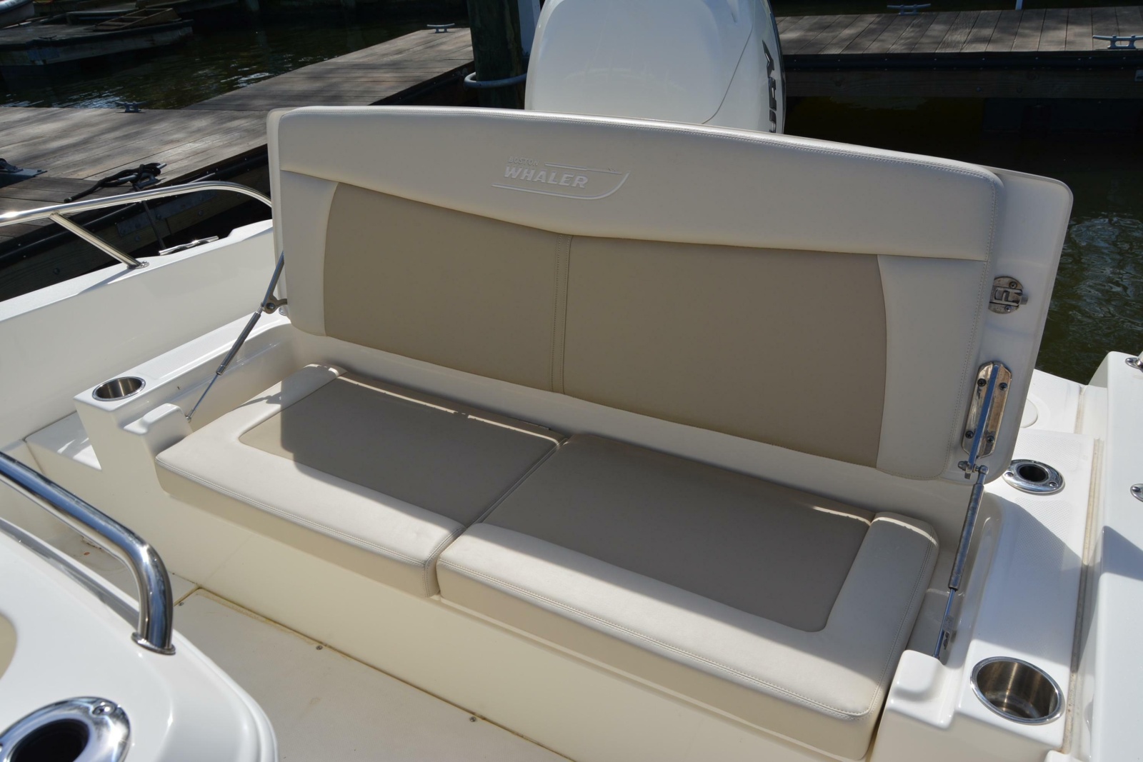 27' 2021 Boston Whaler 270 Dauntless