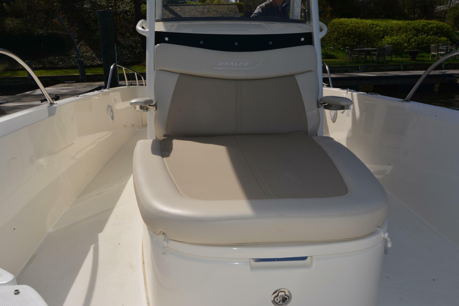 27' 2021 Boston Whaler 270 Dauntless