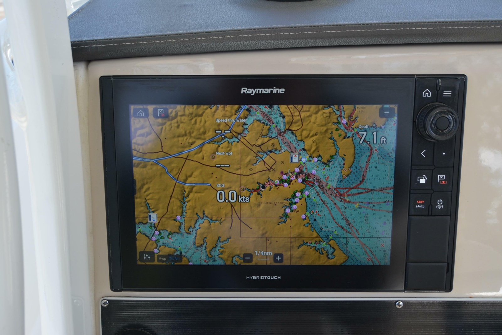27' 2021 Boston Whaler 270 Dauntless