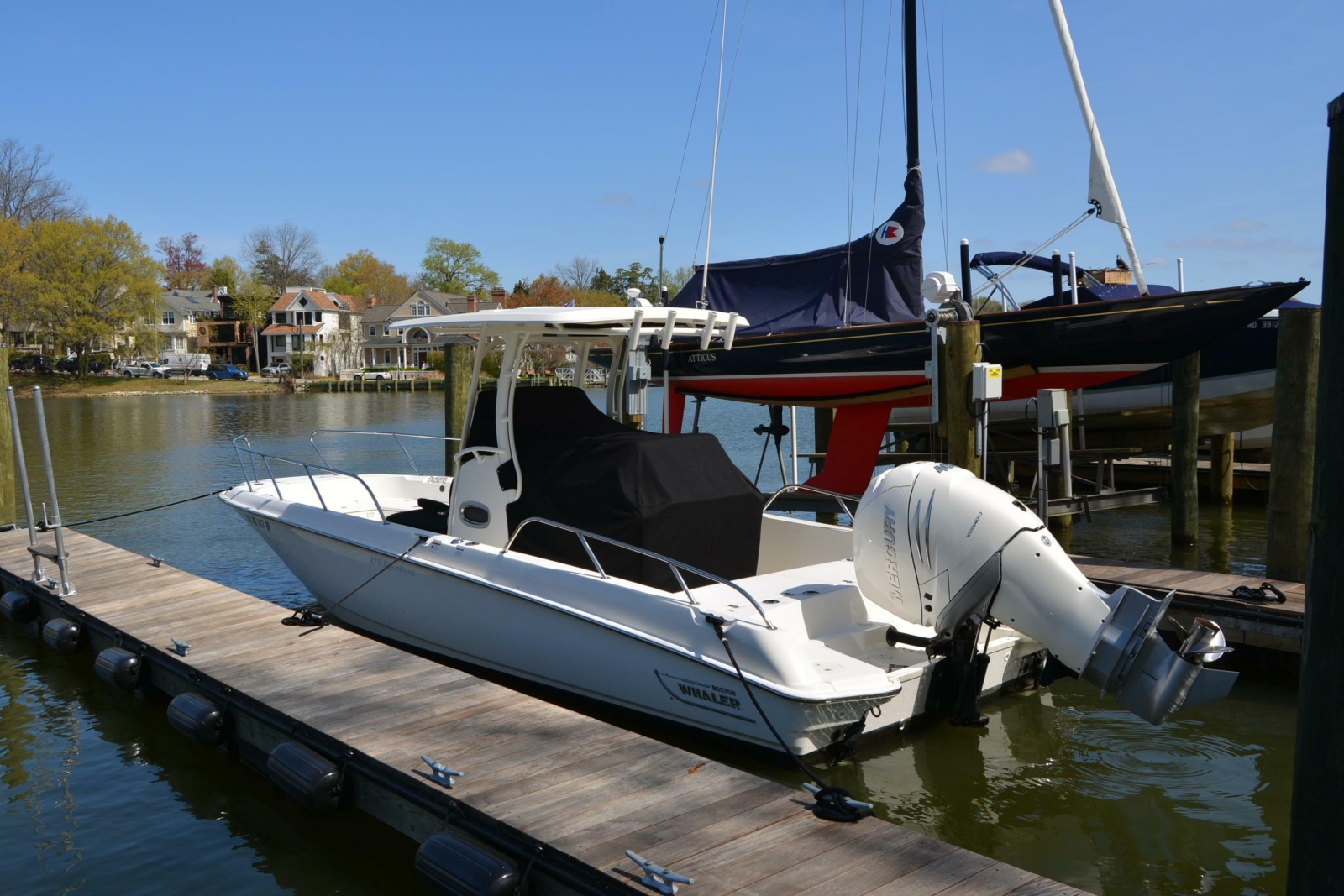 27' 2021 Boston Whaler 270 Dauntless