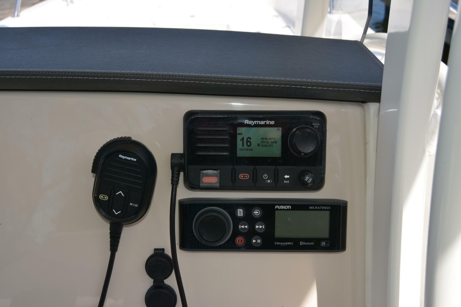 27' 2021 Boston Whaler 270 Dauntless