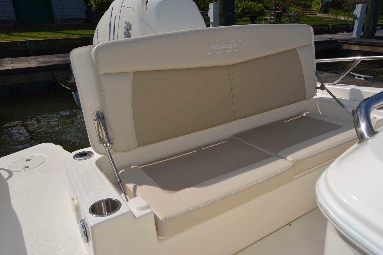 27' 2021 Boston Whaler 270 Dauntless