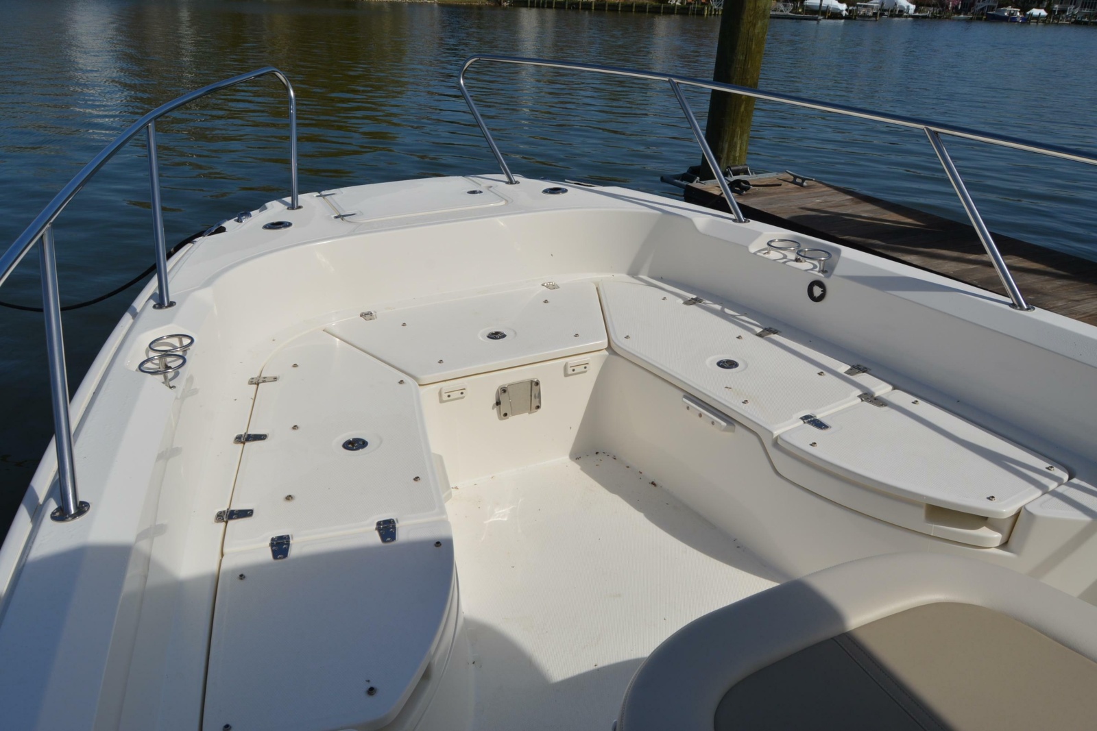 27' 2021 Boston Whaler 270 Dauntless