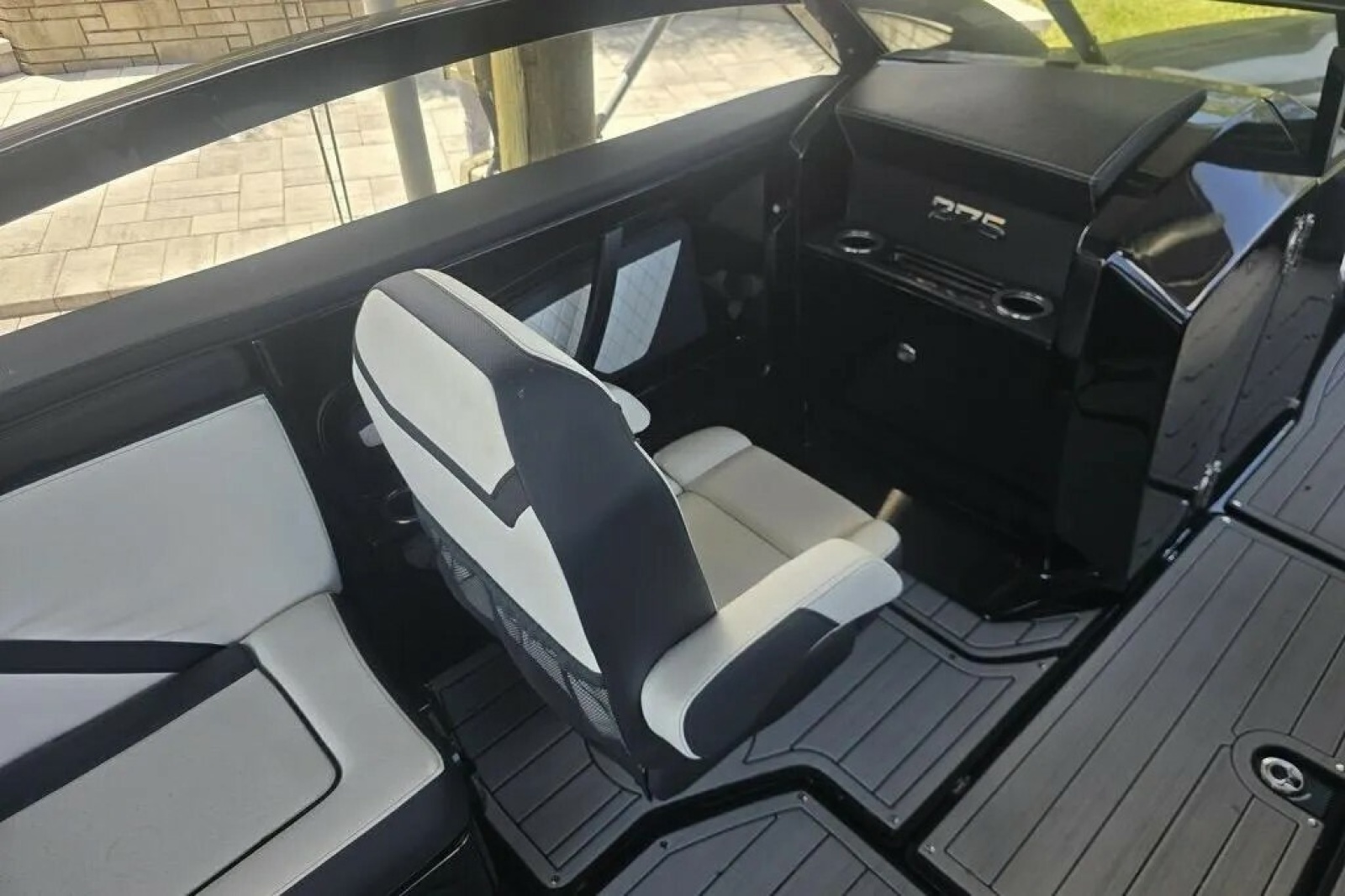 27' 2025 Yamaha Boats 275SD