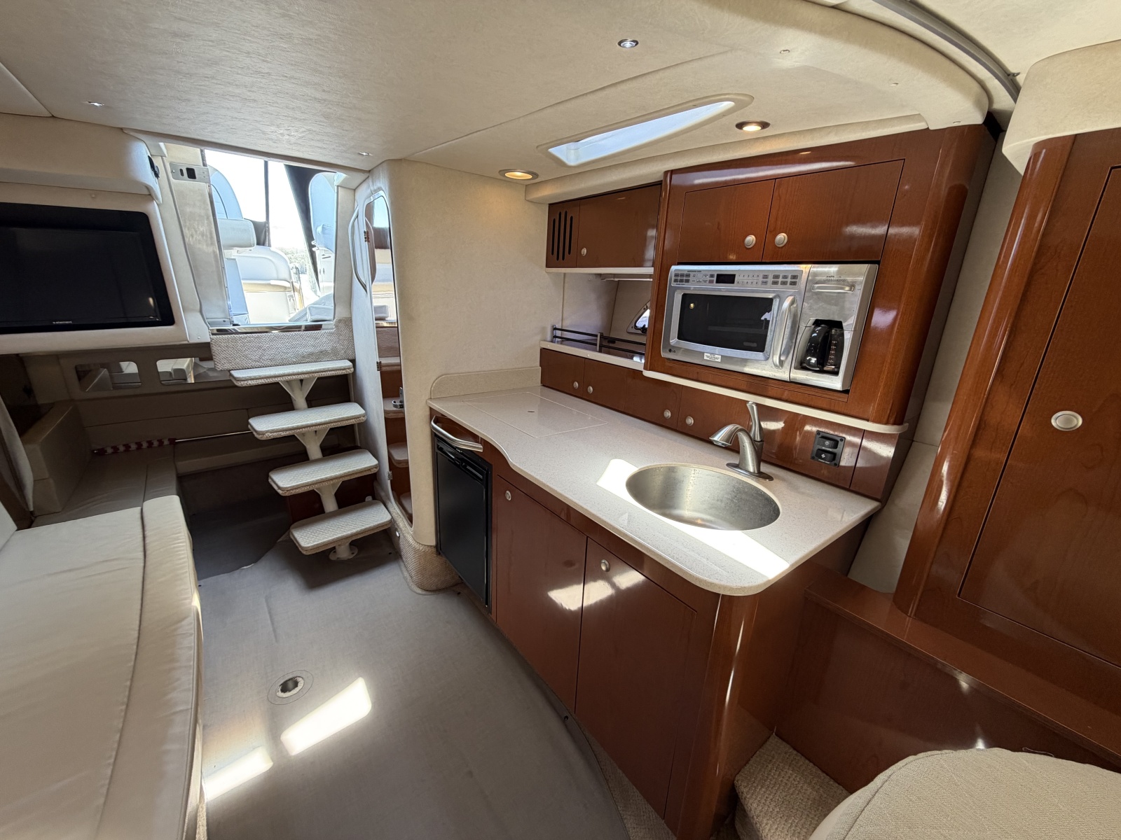 2008 Sea Ray 330 Sundancer