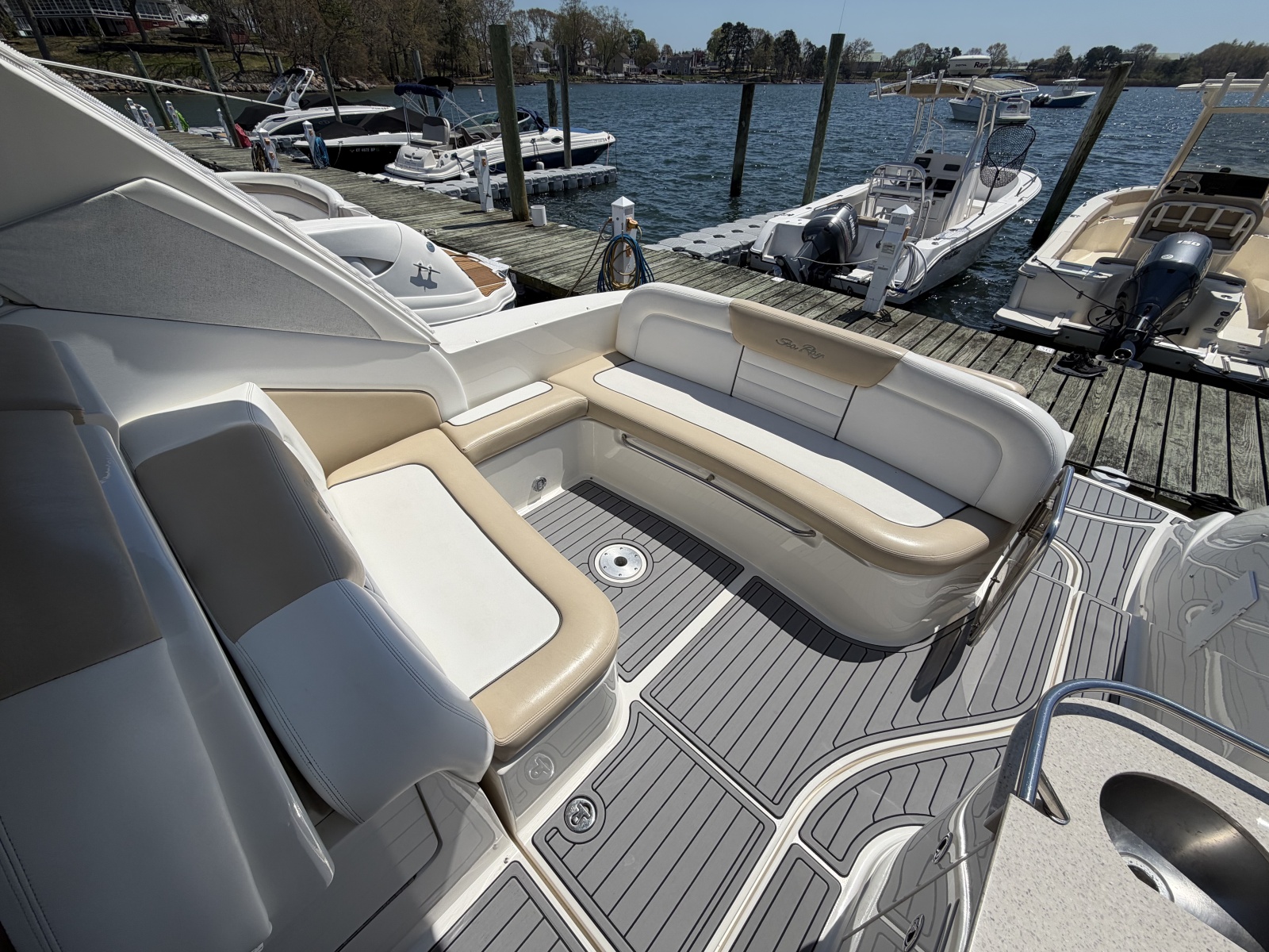 2008 Sea Ray 330 Sundancer