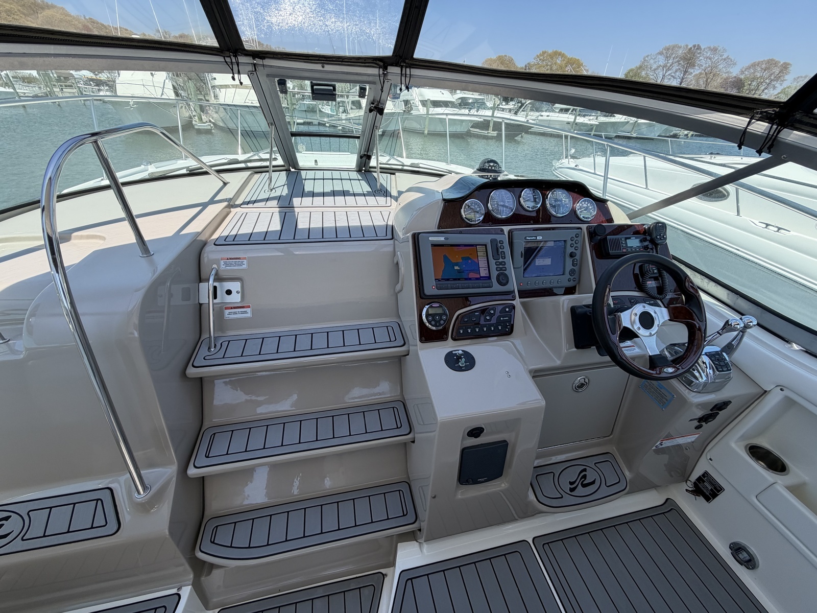 33ft Sea Ray Yacht For Sale