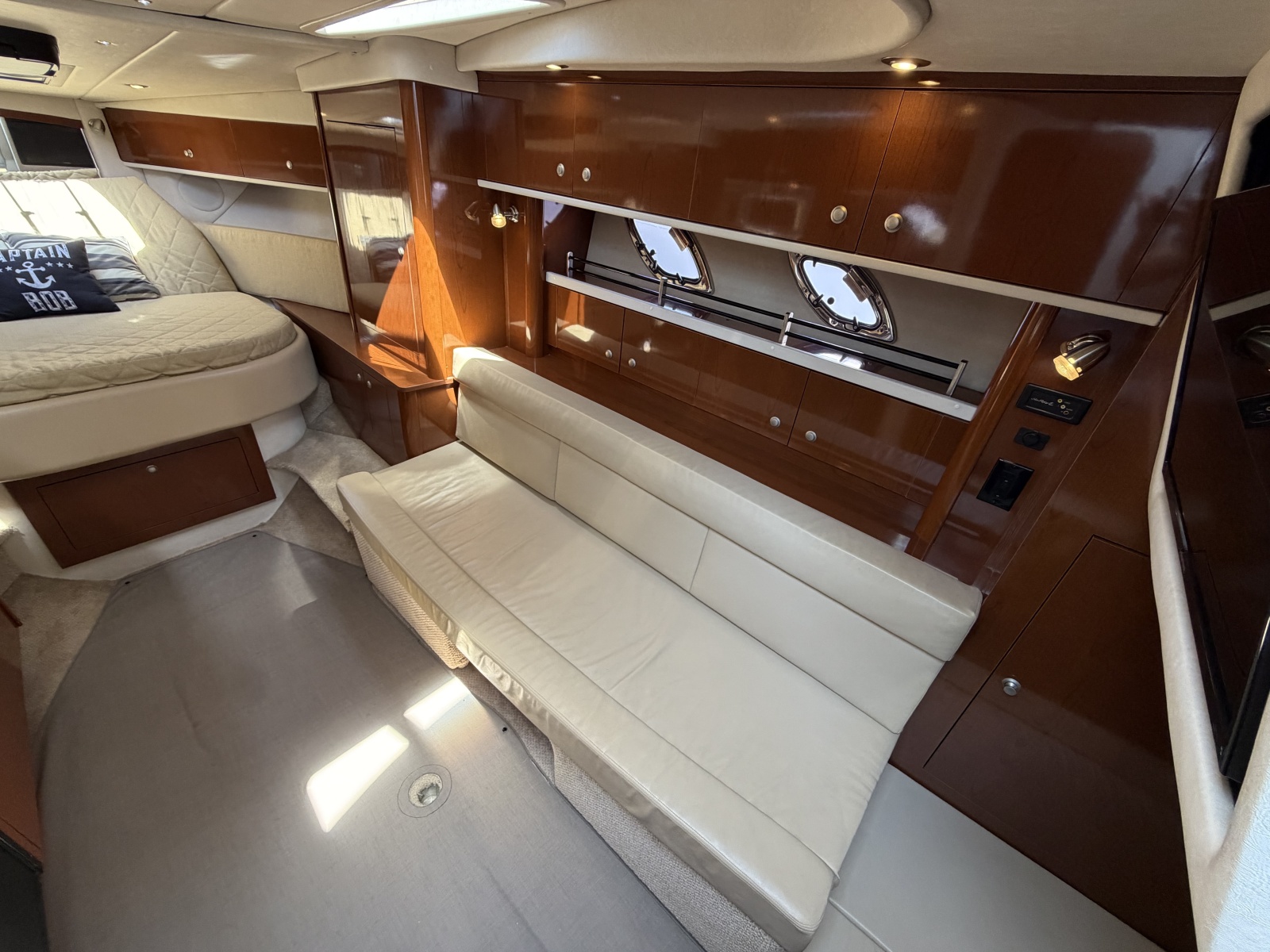 2008 Sea Ray 330 Sundancer
