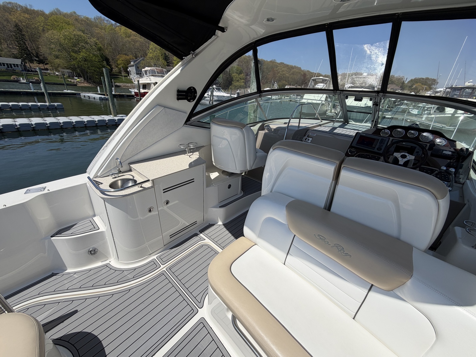 2008 Sea Ray 330 Sundancer