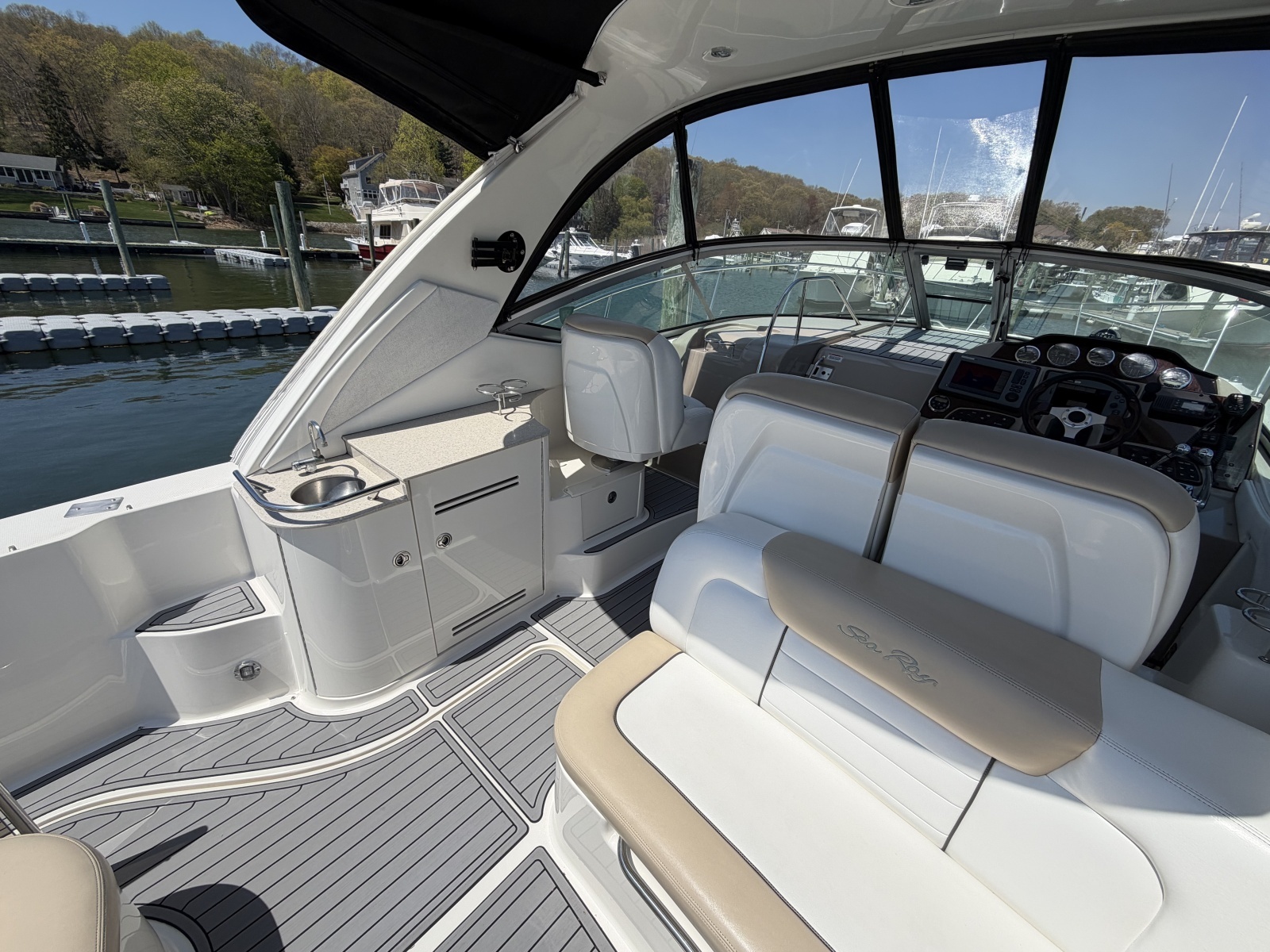 33ft Sea Ray Yacht For Sale