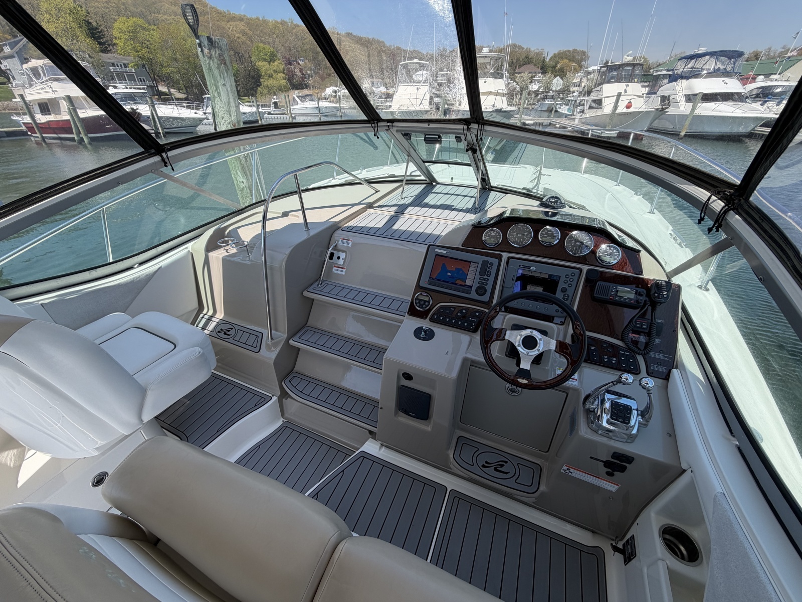 33ft Sea Ray Yacht For Sale