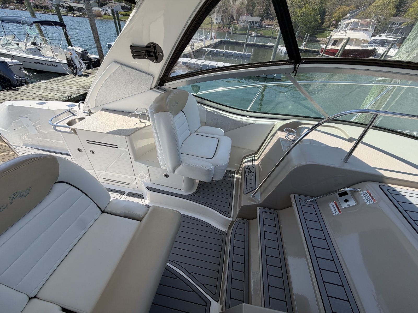 2008 Sea Ray 330 Sundancer