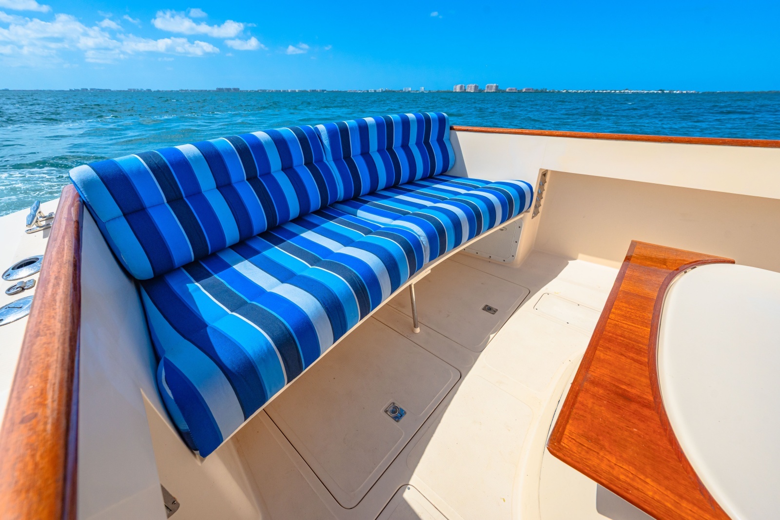 1998 36 Hinckley Picnic Boat Exterior