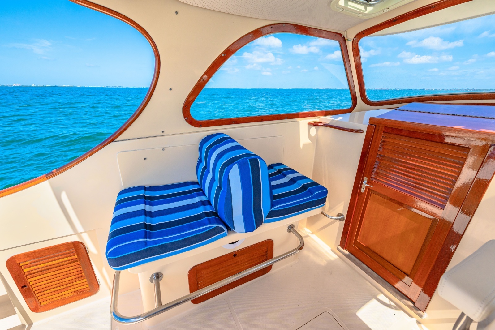 1998 36 Hinckley Picnic Boat Cockpit