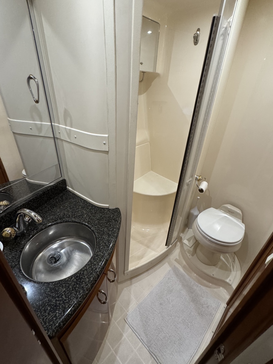 2004 Carver 466 Motor Yacht