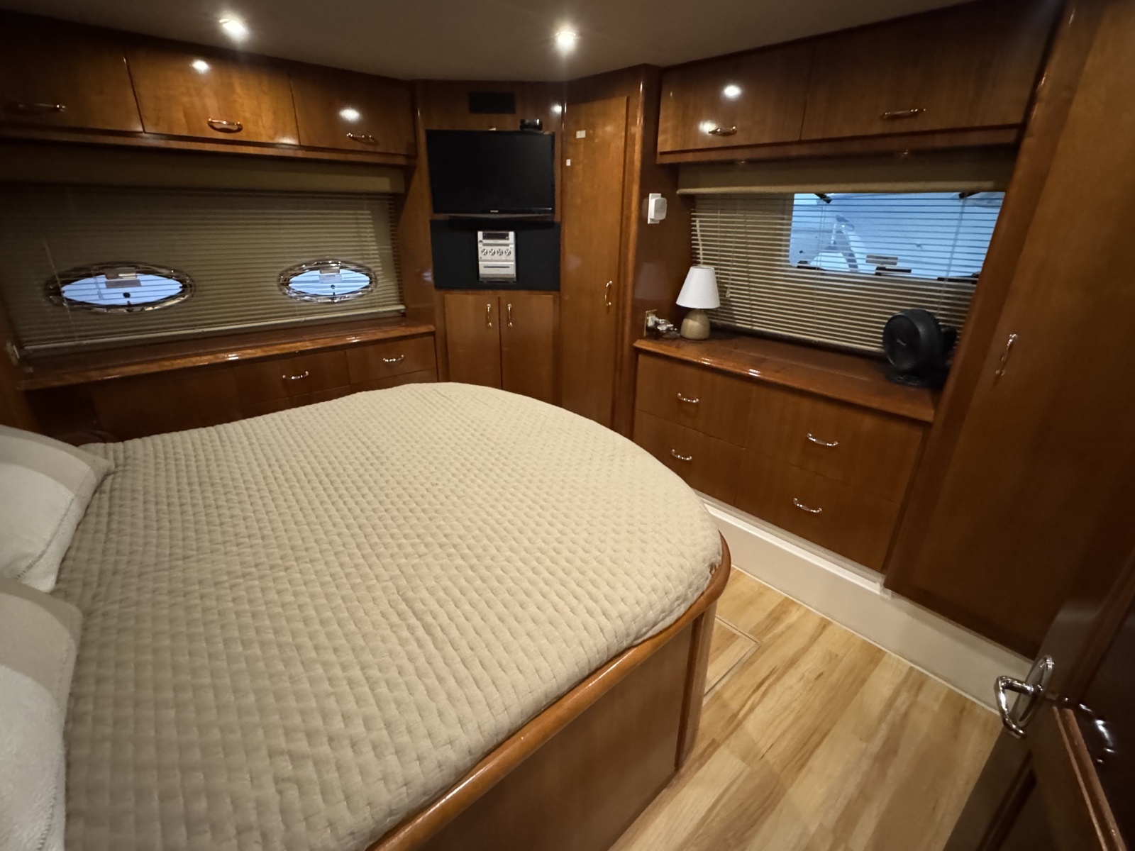 2004 Carver 466 Motor Yacht