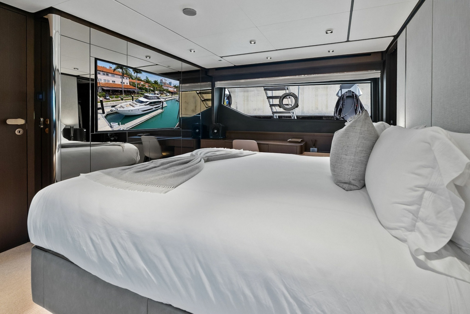 LADY F 86ft Ferretti Yachts Yacht For Sale