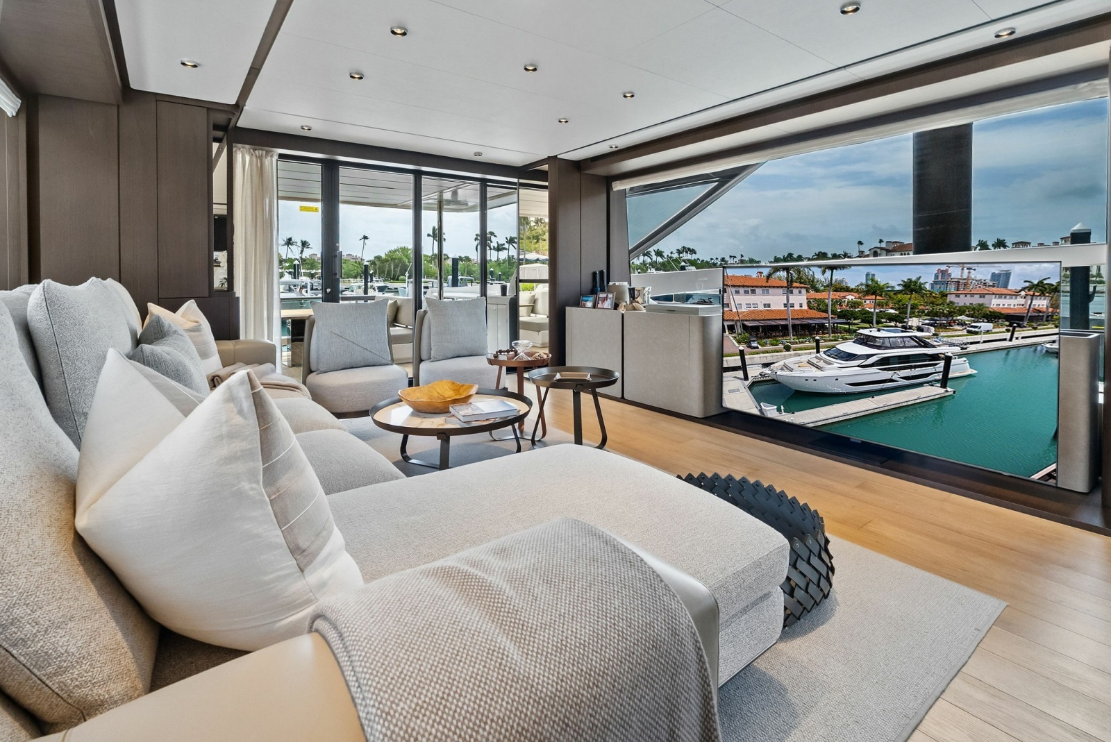 LADY F 86ft Ferretti Yachts Yacht For Sale