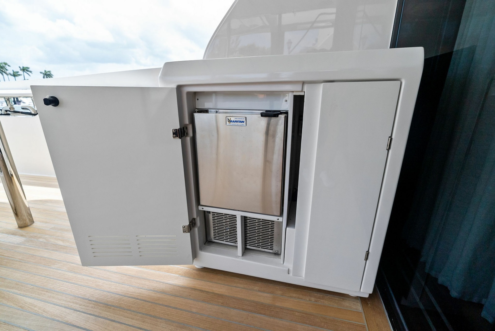 86' 2023 Ferretti Yachts 860