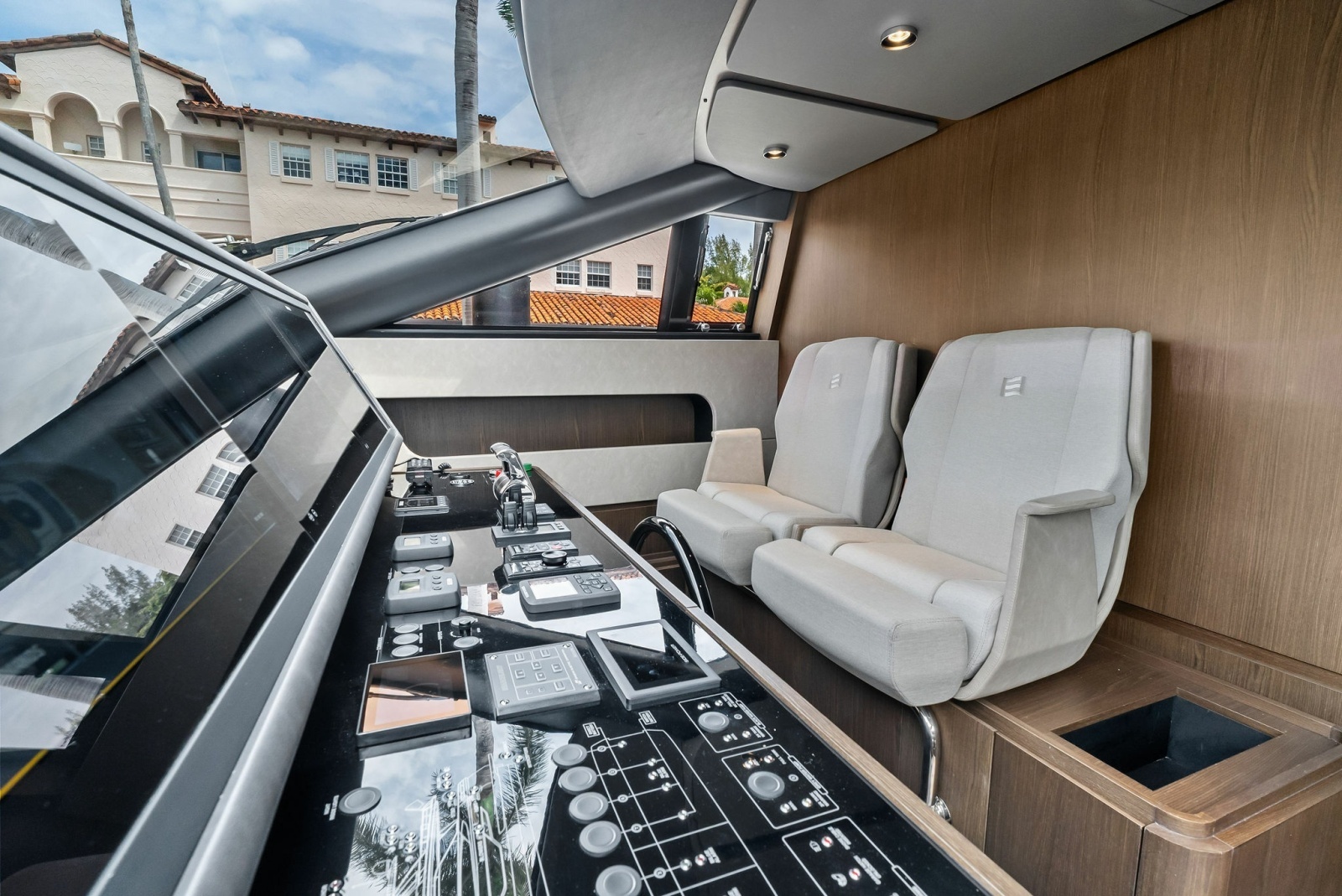 LADY F 86ft Ferretti Yachts Yacht For Sale