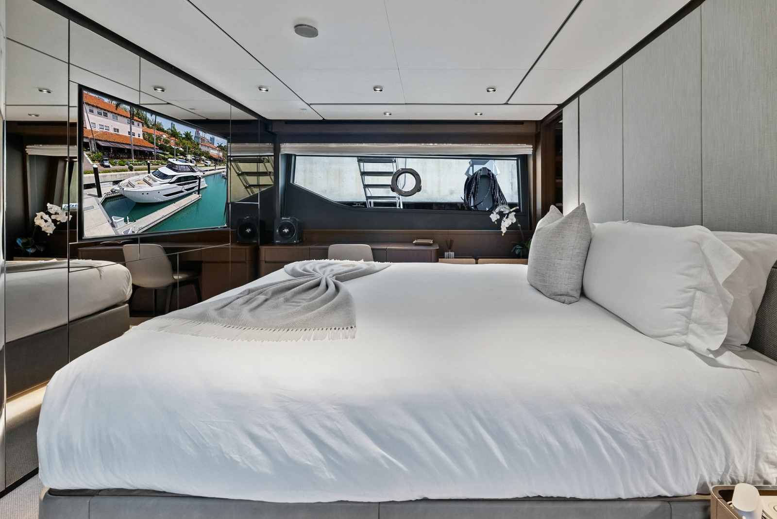 86' 2023 Ferretti Yachts 860