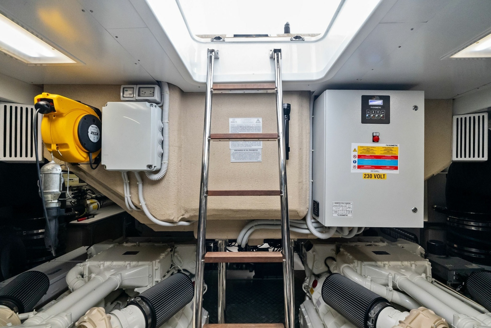 LADY F 86ft Ferretti Yachts Yacht For Sale