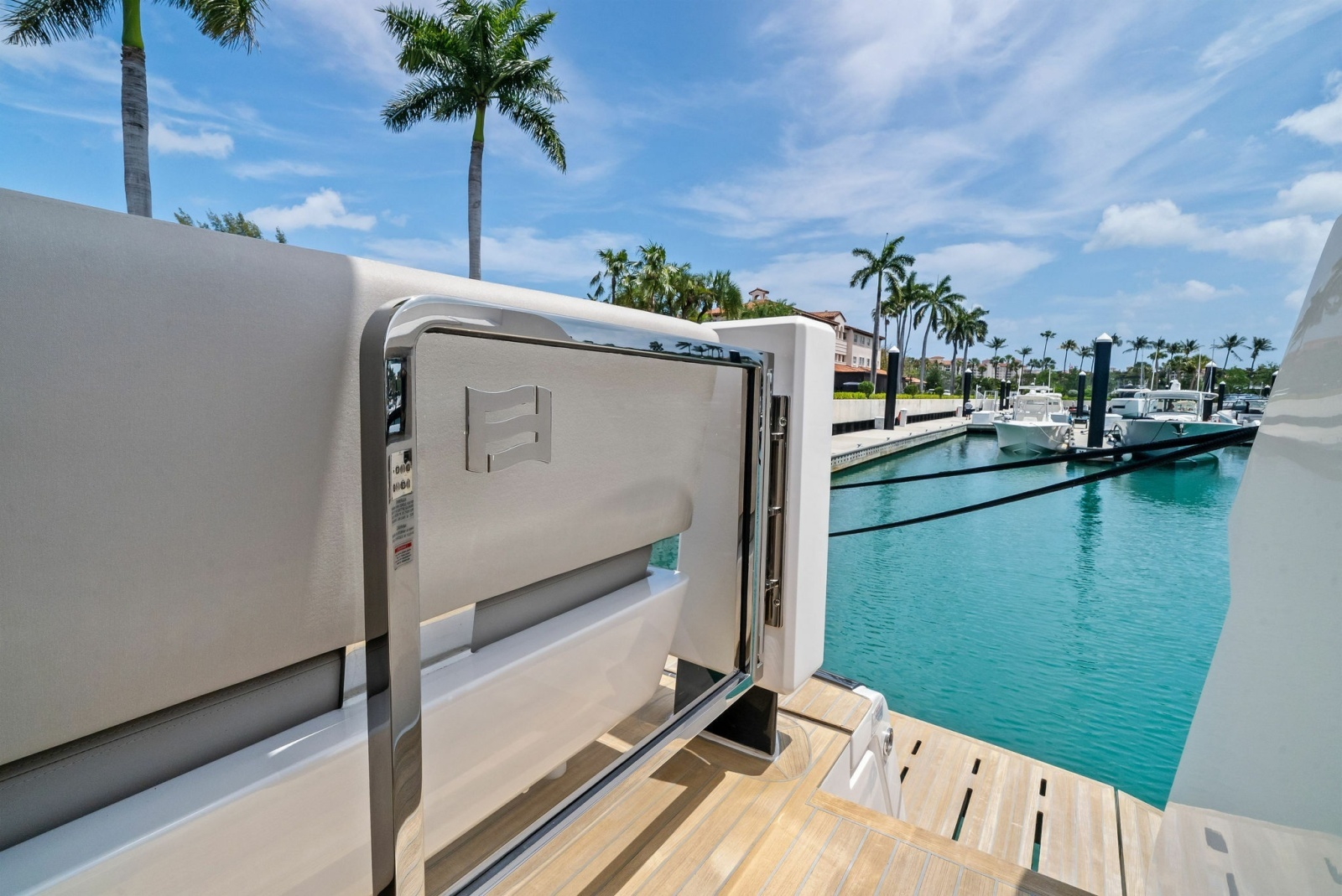 LADY F 86ft Ferretti Yachts Yacht For Sale