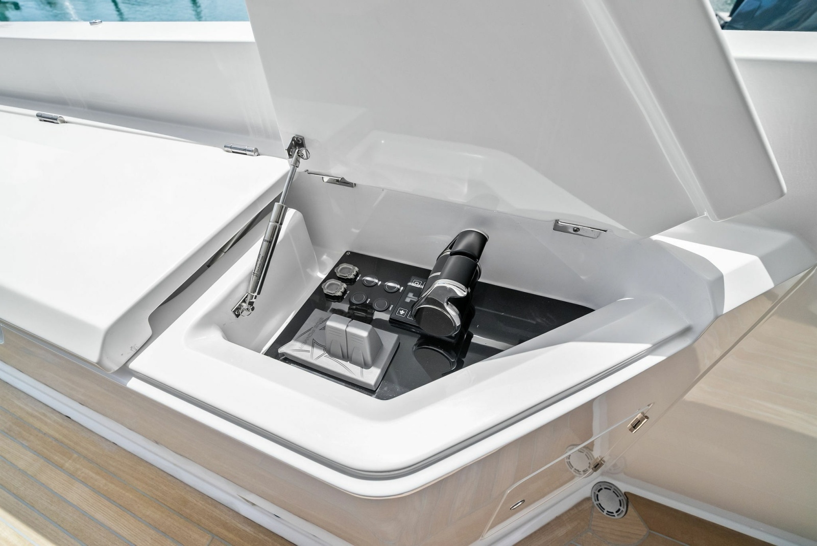 LADY F 86ft Ferretti Yachts Yacht For Sale