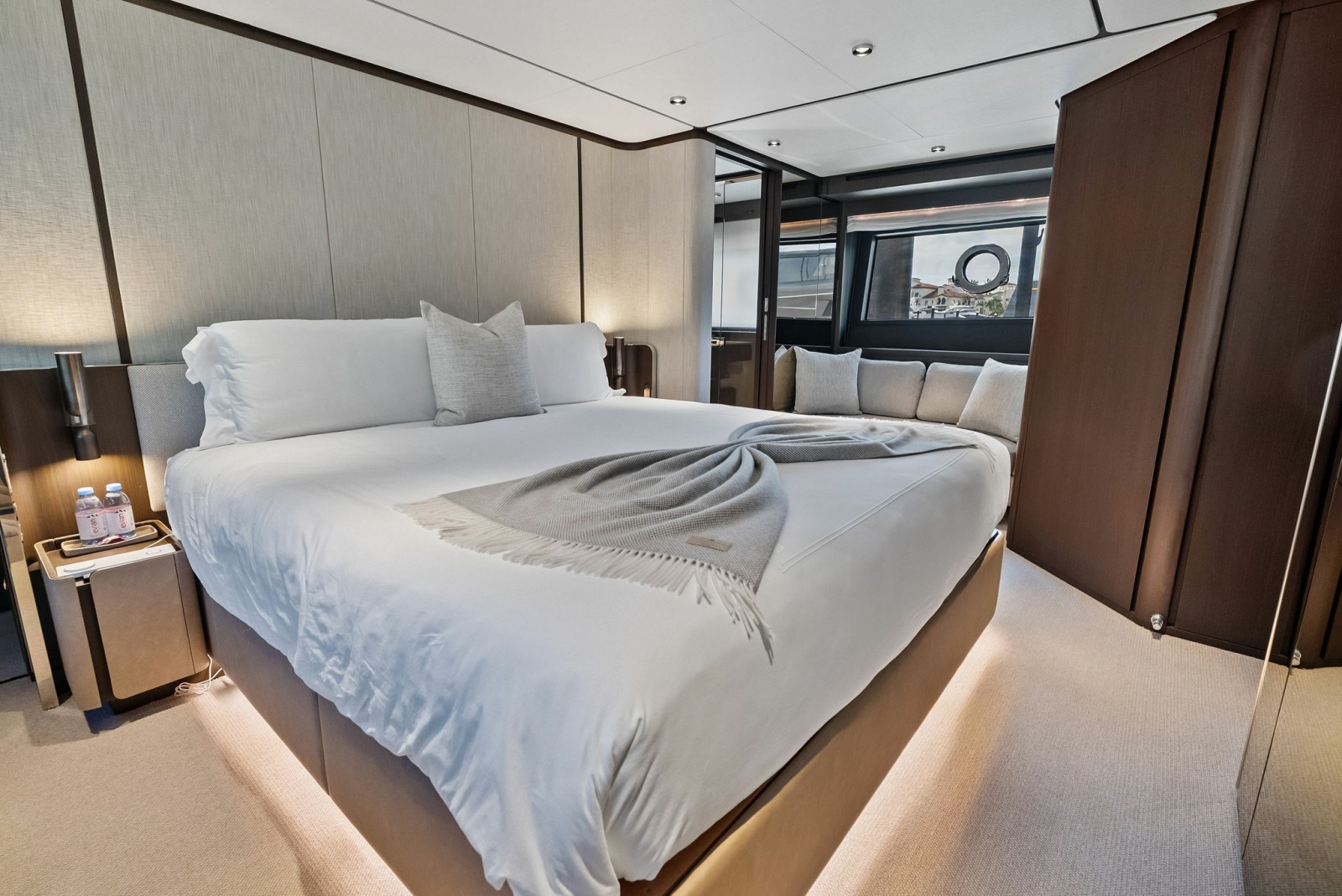 86' 2023 Ferretti Yachts 860