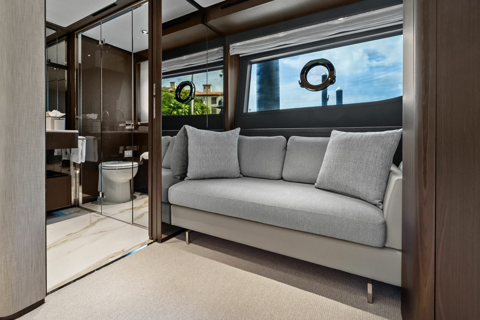 86' 2023 Ferretti Yachts 860