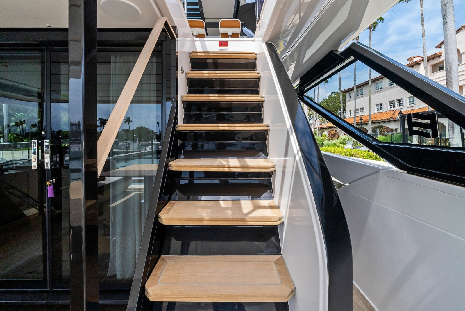 86' 2023 Ferretti Yachts 860