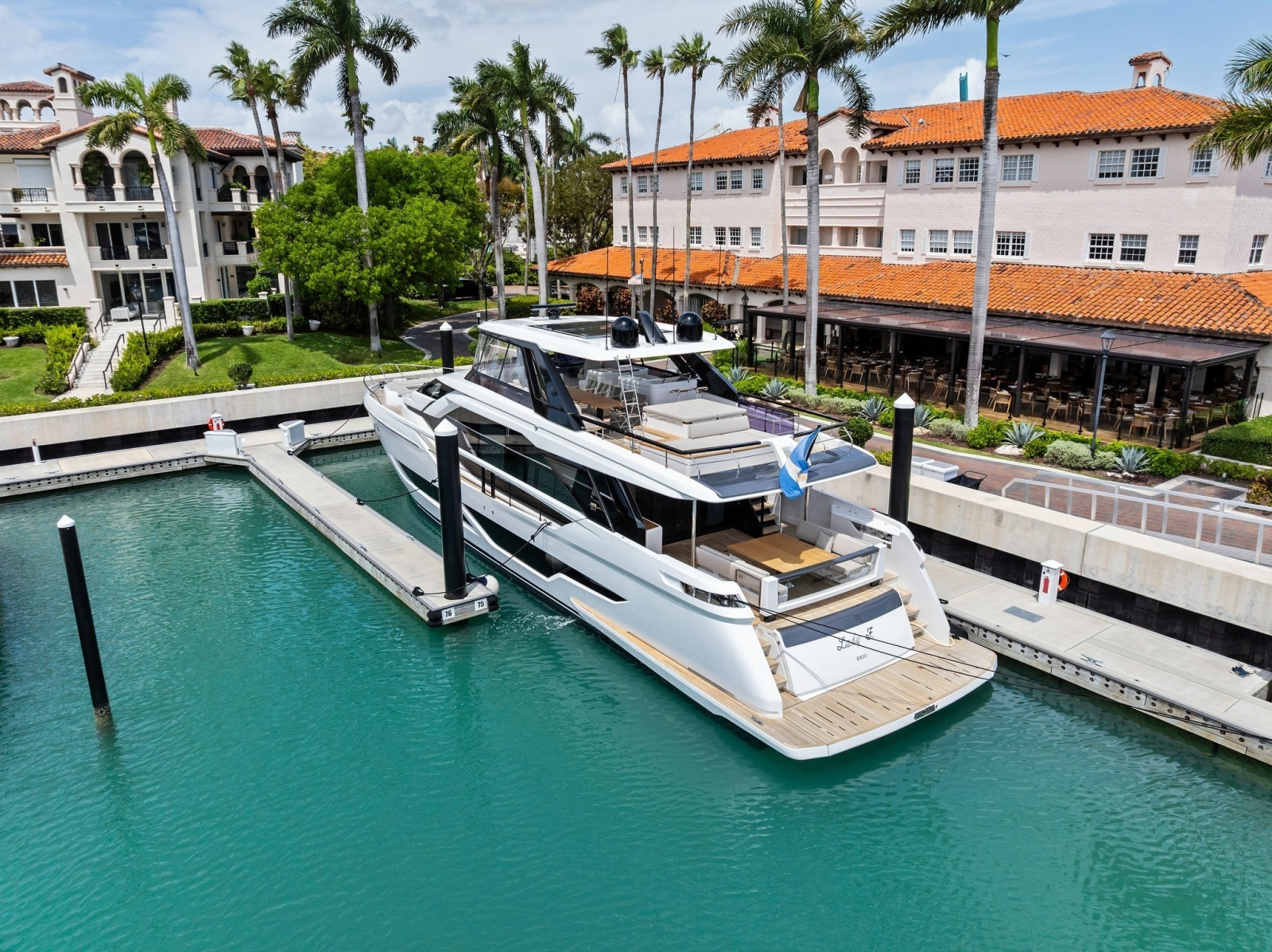 LADY F 86ft Ferretti Yachts Yacht For Sale