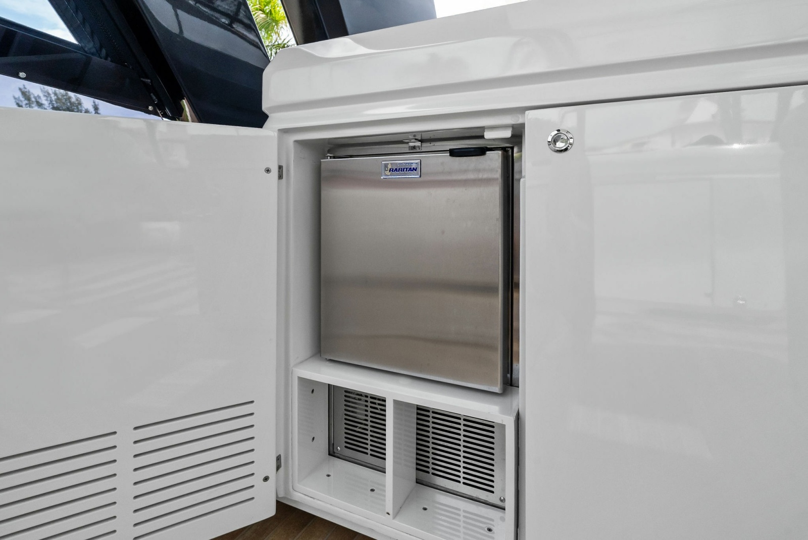 86' 2023 Ferretti Yachts 860