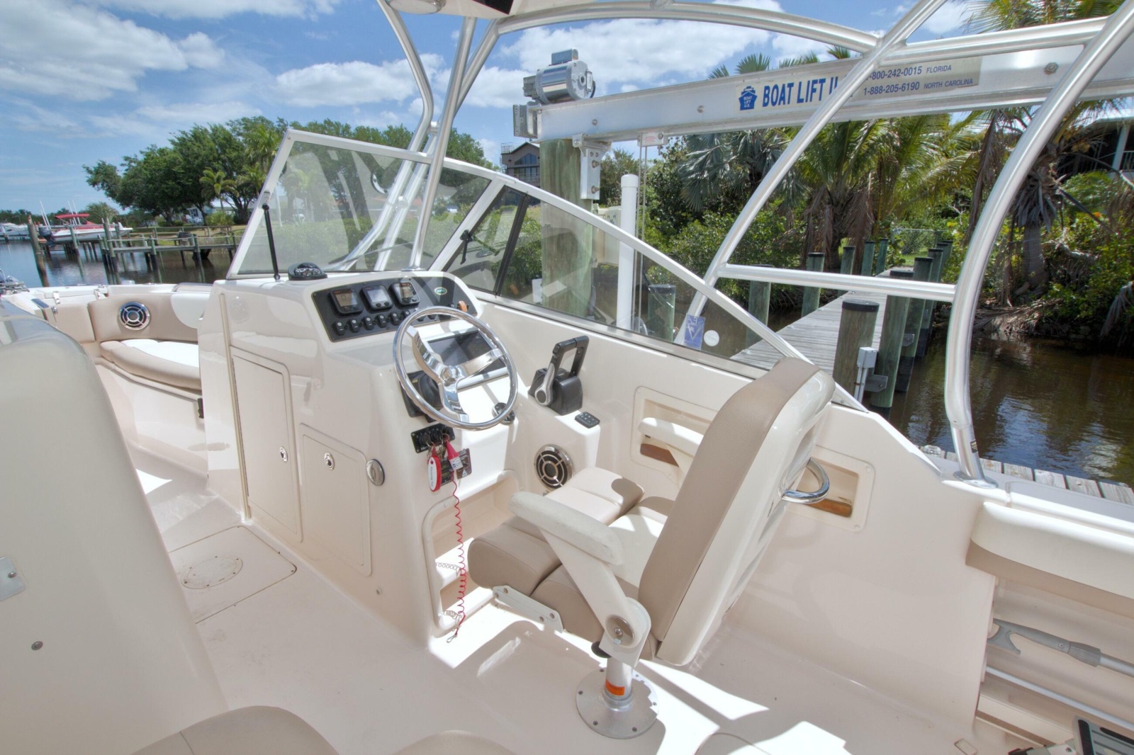 2013 Grady-White Freedom 275