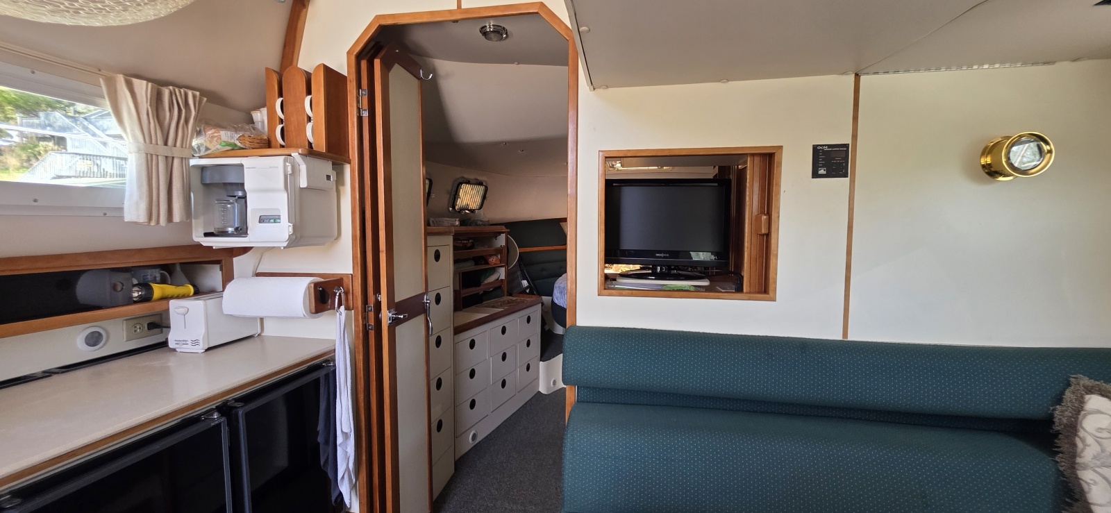 2001 Albin 32 + 2 Command Bridge