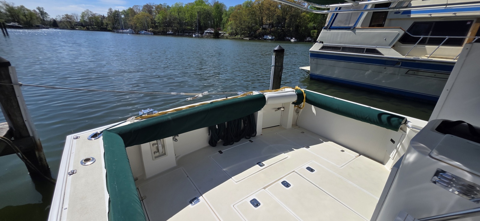 2001 Albin 32 + 2 Command Bridge