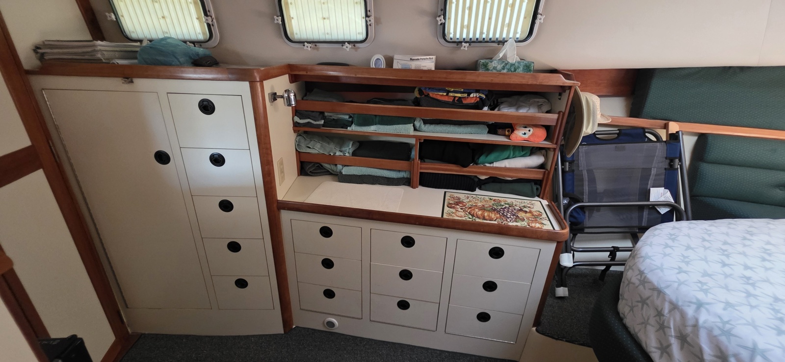 2001 Albin 32 + 2 Command Bridge