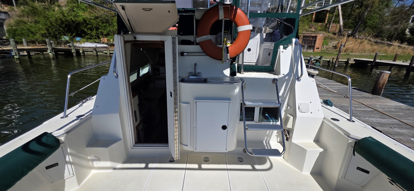 2001 Albin 32 + 2 Command Bridge