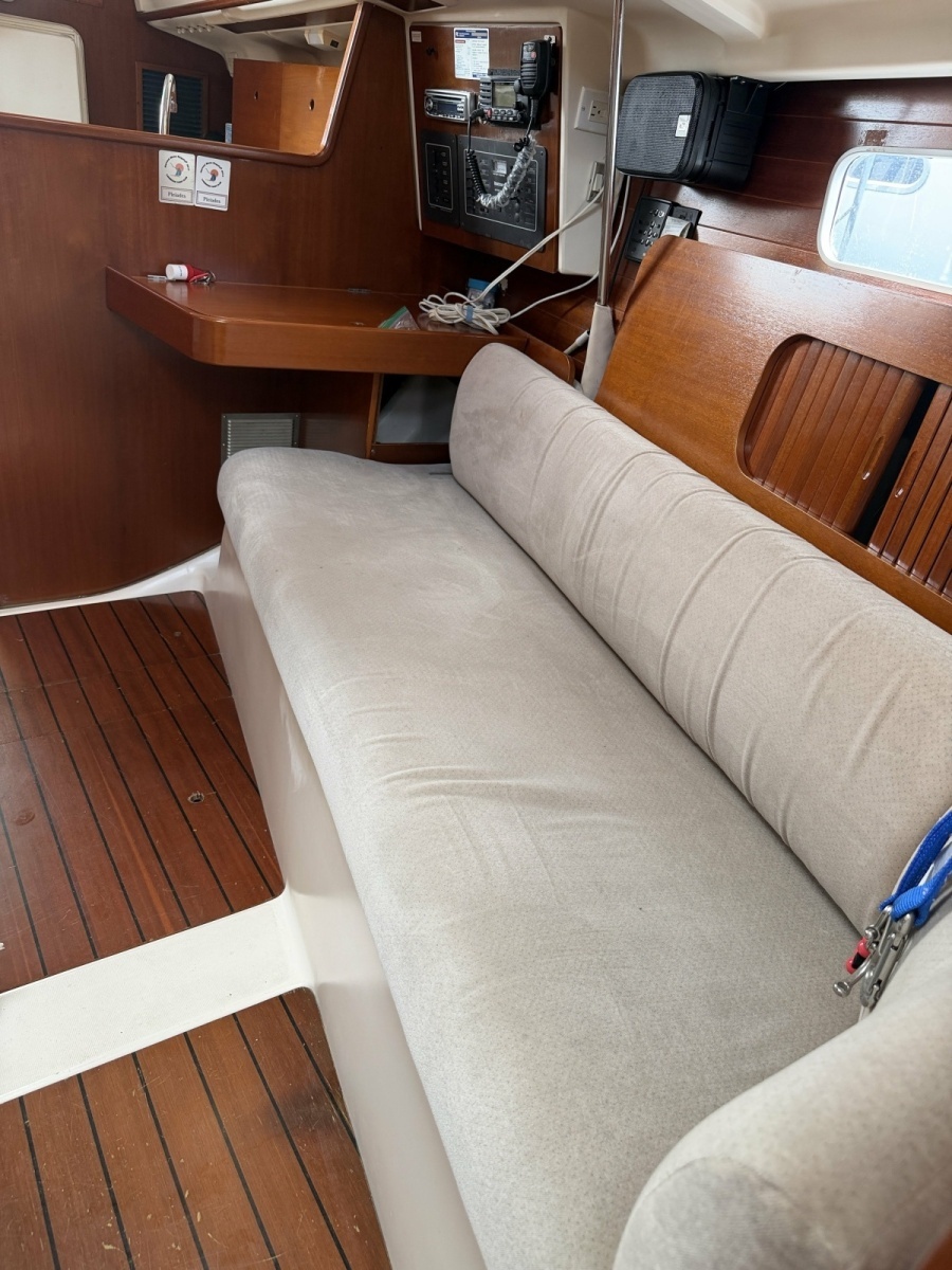 PLEIADES 32ft Beneteau Yacht For Sale