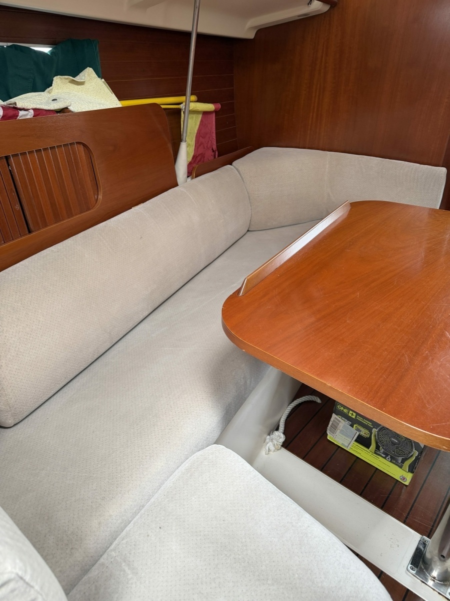 PLEIADES 32ft Beneteau Yacht For Sale