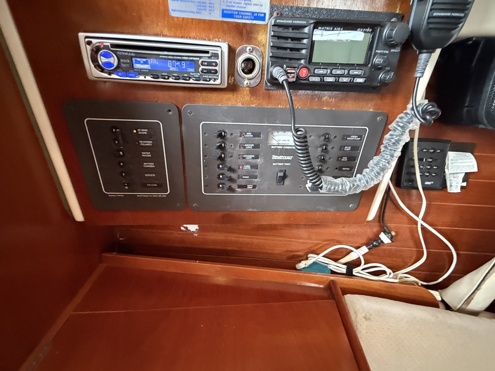 PLEIADES 32ft Beneteau Yacht For Sale