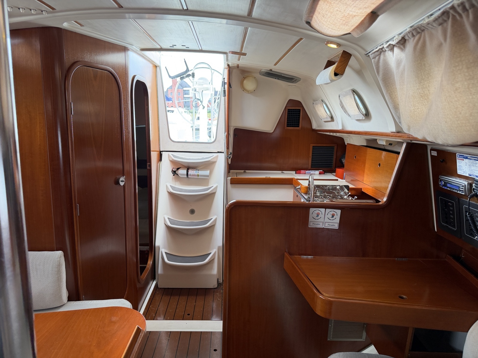 PLEIADES 32ft Beneteau Yacht For Sale