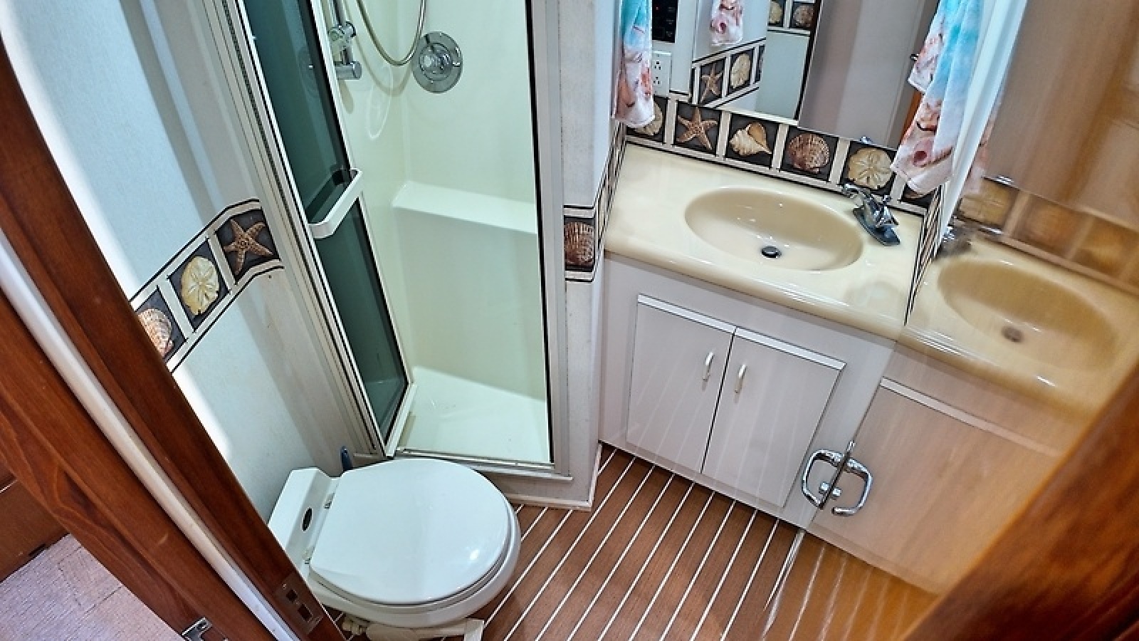 47' 1998 Viking 47 Convertible