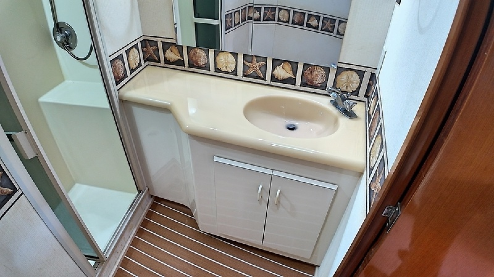 47' 1998 Viking 47 Convertible