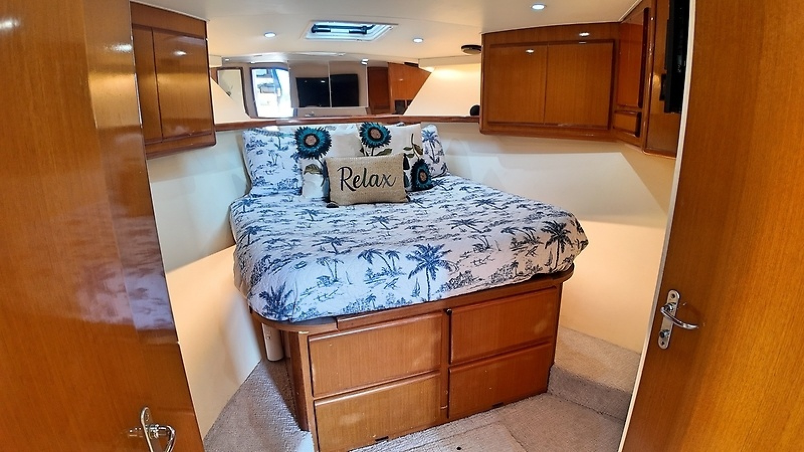 47' 1998 Viking 47 Convertible