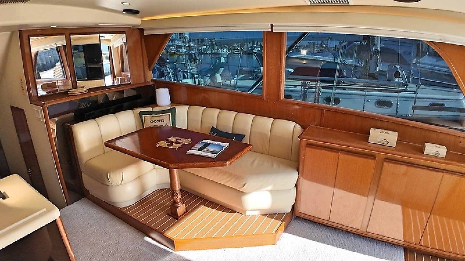 47' 1998 Viking 47 Convertible